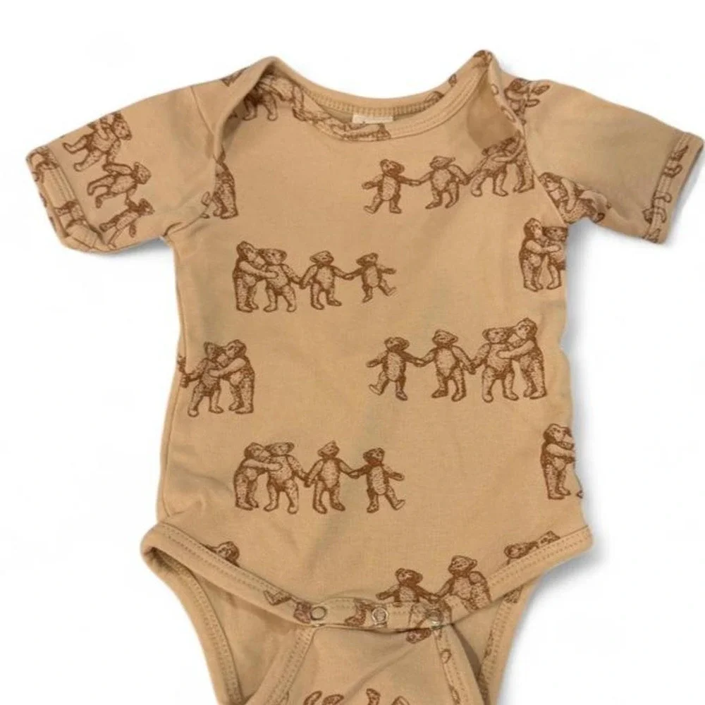 Kate Quinn Organic Cotton Teddy Bear Print Short Sleeve Bodysuit Tan Brown 3-6M